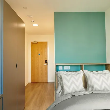 Private In Canvas For Students Only Apartment Bristol
