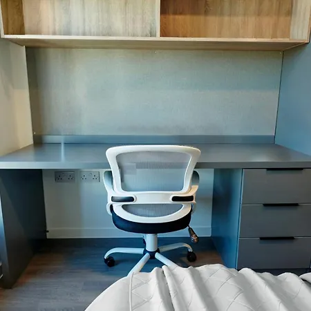 Private In Canvas For Students Only Apartment Bristol
